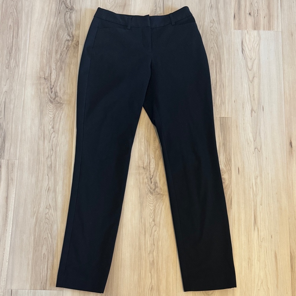 Express Women’s Straight Mid Rise Trouser- Size 0.